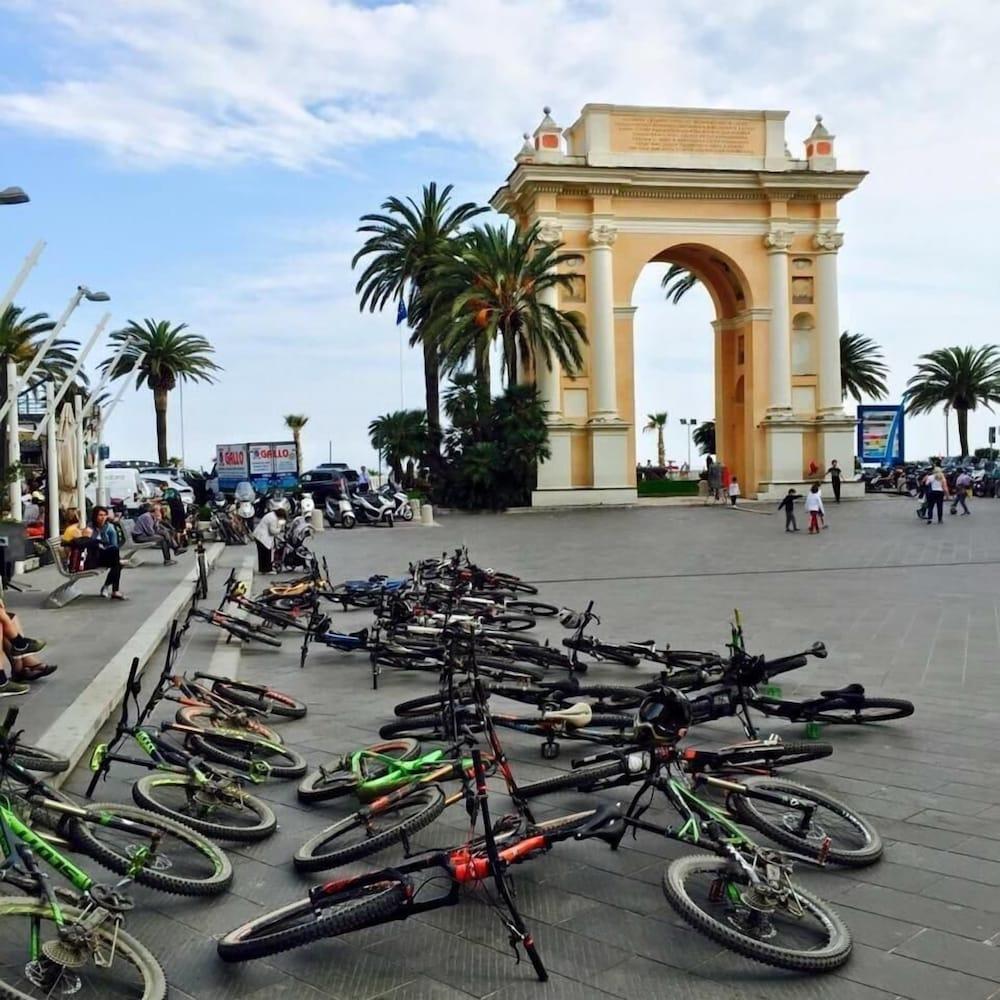Hotel Internazionale Finale Ligure Eksteriør bilde